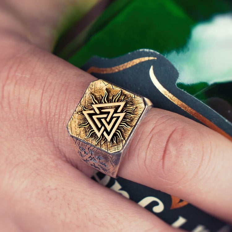 Wikinger Ring aus 925er Sterling Silber - Der Solar Valknut Wikinger Ring aus 925er Sterling Silber - Der Solar Valknut
