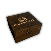Holzkiste mit Gravur von Odin's Hall Holzkiste mit Gravur von Odin's Hall