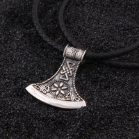Anhänger aus 925er Sterlingsilber - Die Axt des Reisenden Anhänger aus 925er Sterlingsilber - Die Axt des Reisenden