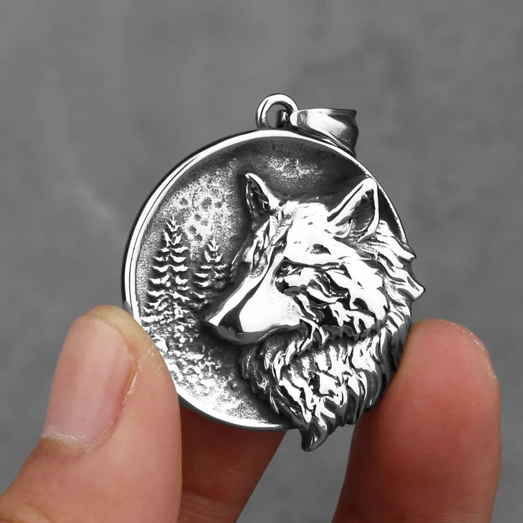 Wikinger-Halskette \"Das Erwachen des Wolfs\". Wikinger-Halskette \"Das Erwachen des Wolfs\".