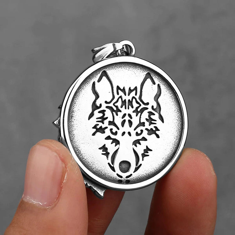 Wikinger-Halskette \"Das Erwachen des Wolfs\". Wikinger-Halskette \"Das Erwachen des Wolfs\".