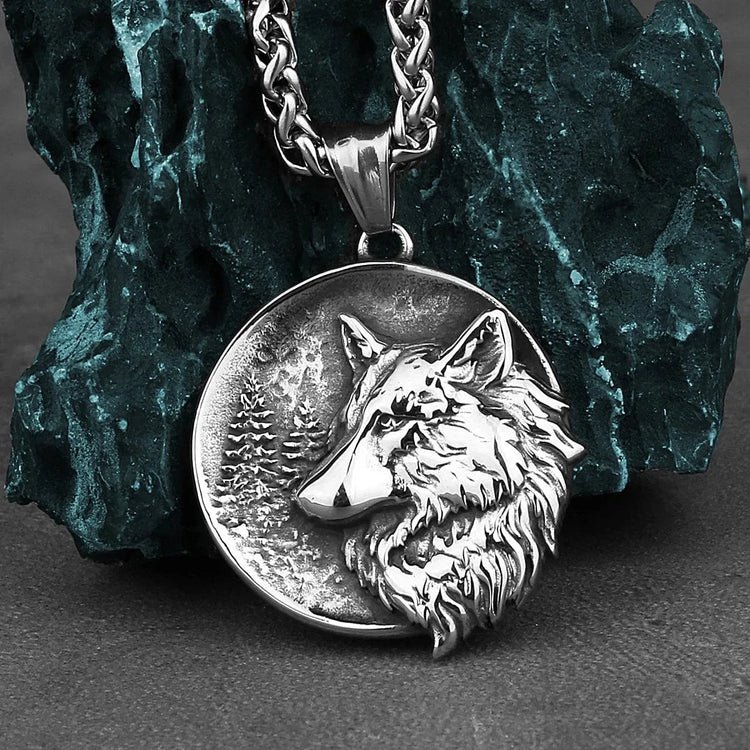 Wikinger-Halskette \"Das Erwachen des Wolfs\". Wikinger-Halskette \"Das Erwachen des Wolfs\".