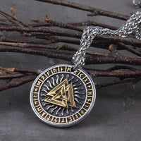 Wikinger-Halskette \"Sonnenanhänger Runic und Valknut\". Wikinger-Halskette \"Sonnenanhänger Runic und Valknut\".