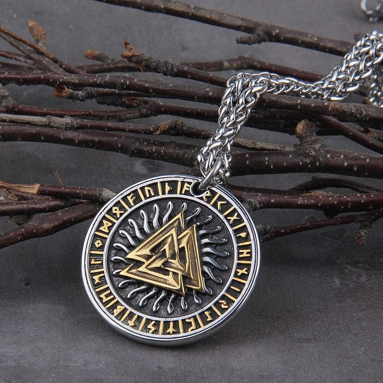 Wikinger-Halskette \"Sonnenanhänger Runic und Valknut\". Wikinger-Halskette \"Sonnenanhänger Runic und Valknut\".