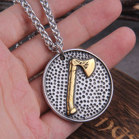 Wikinger-Halskette \"Sonnenanhänger Runic und Valknut\". Wikinger-Halskette \"Sonnenanhänger Runic und Valknut\".