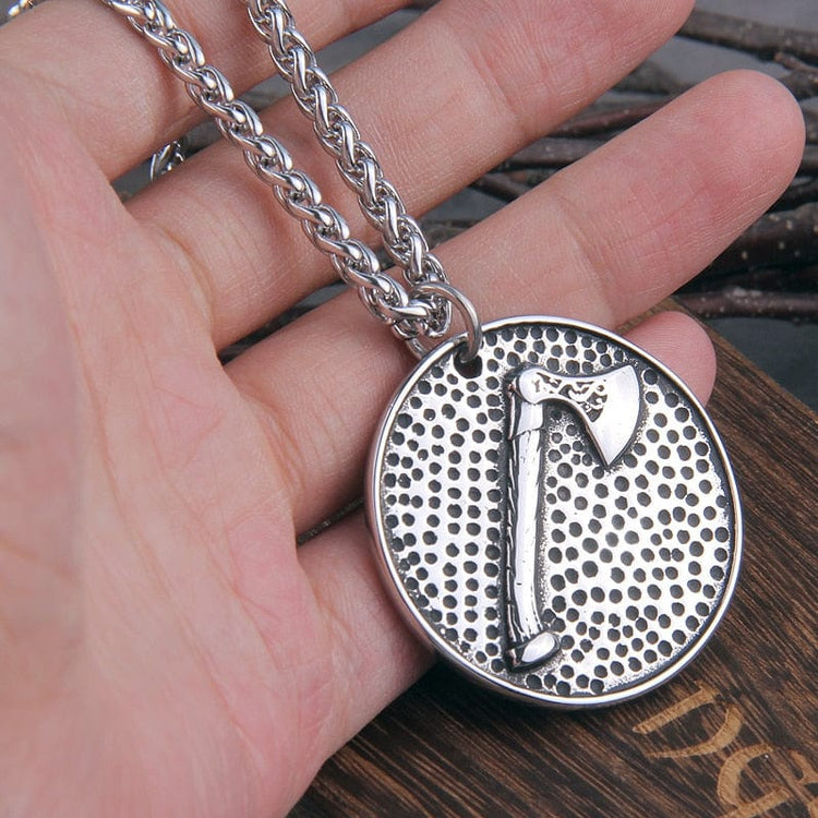 Wikinger-Halskette \"Sonnenanhänger Runic und Valknut\". Wikinger-Halskette \"Sonnenanhänger Runic und Valknut\".