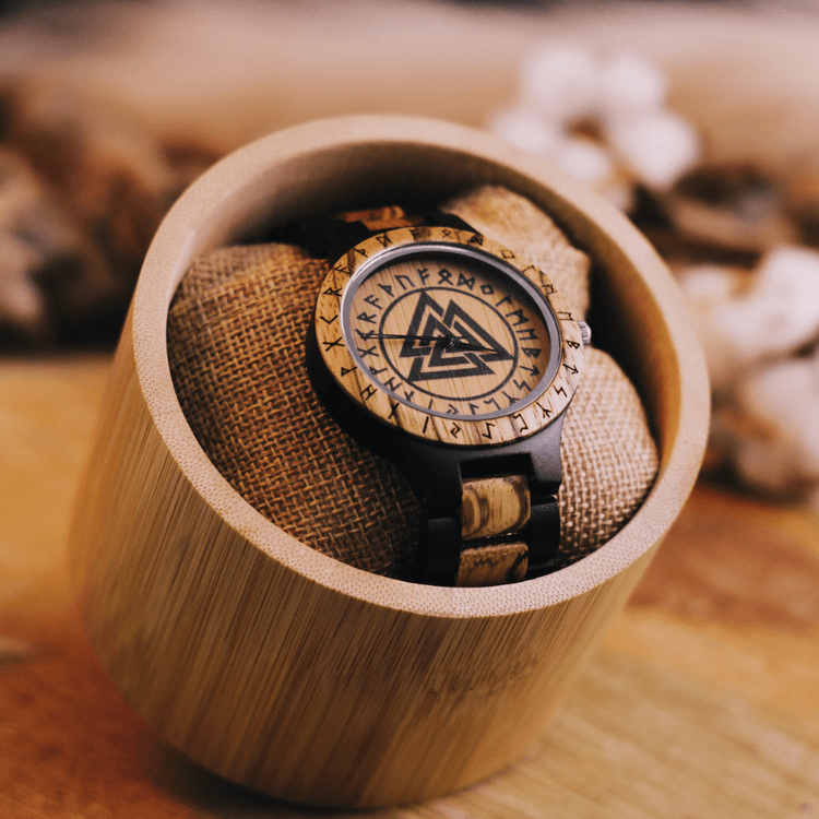 Uhr aus Holz Valknut - Odin's Hall Uhr aus Holz Valknut - Odin's Hall