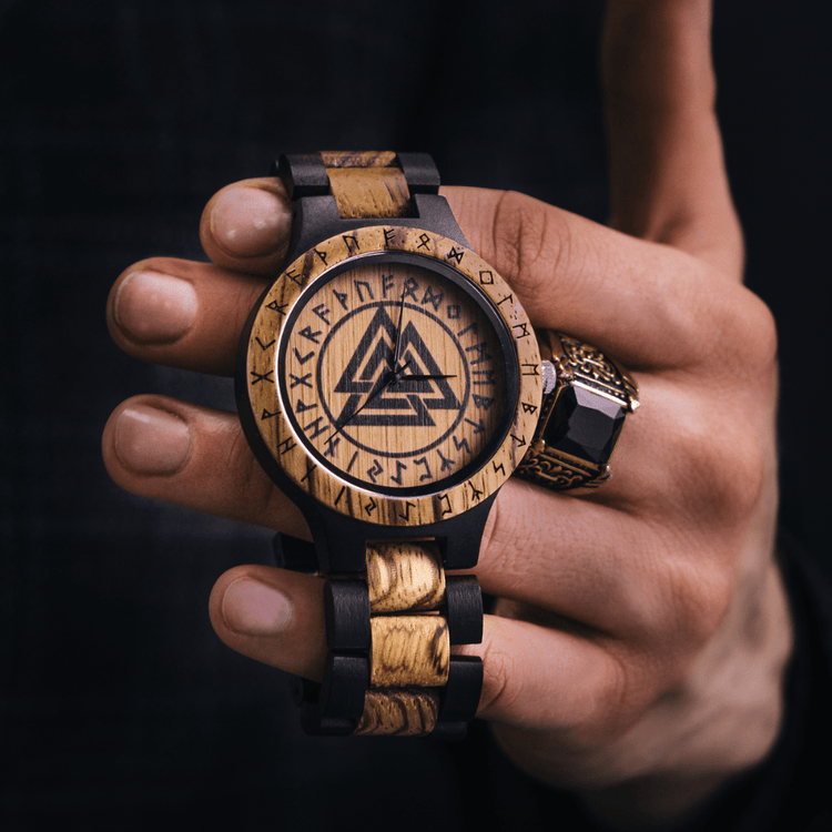 Uhr aus Holz Valknut - Odin's Hall Uhr aus Holz Valknut - Odin's Hall