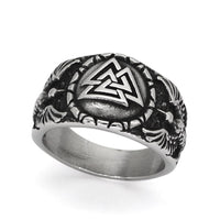 Ring Valknut, der von Odins Raben getragen wird Ring Valknut, der von Odins Raben getragen wird
