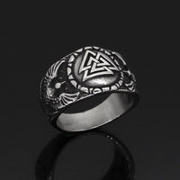 Ring Valknut, der von Odins Raben getragen wird Ring Valknut, der von Odins Raben getragen wird