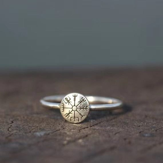 Vegvisir-Ring einer Kriegerin mit Schild Vegvisir-Ring einer Kriegerin mit Schild