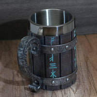 Wikingerkrug als Träger einer nordischen Rune Wikingerkrug als Träger einer nordischen Rune