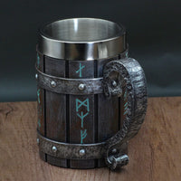 Wikingerkrug als Träger einer nordischen Rune Wikingerkrug als Träger einer nordischen Rune