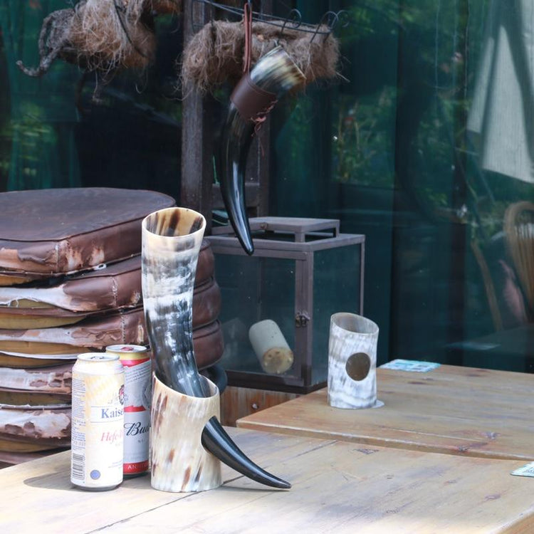Trinkendes Ochsenhorn aus Walhalla Trinkendes Ochsenhorn aus Walhalla