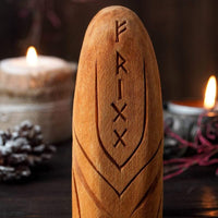 Holzstatue von Frigg Holzstatue von Frigg