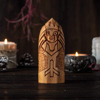 Holzstatue von Hel Holzstatue von Hel