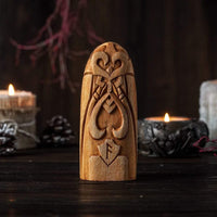 Holzstatue von Loki Holzstatue von Loki