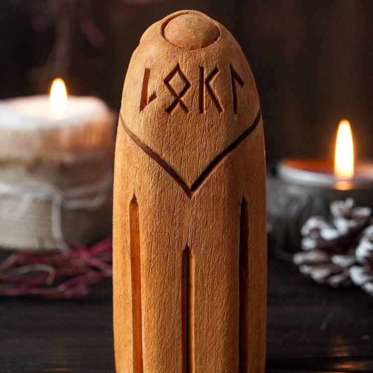 Holzstatue von Loki Holzstatue von Loki