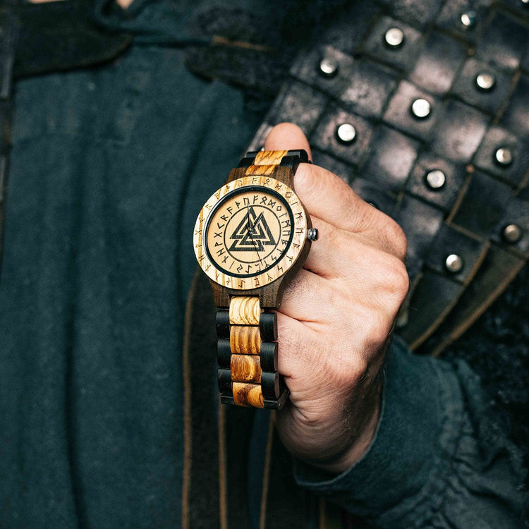 Uhr aus Holz Valknut - Odin's Hall Uhr aus Holz Valknut - Odin's Hall