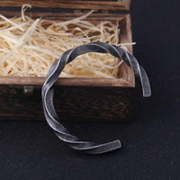 Wikinger-Armband des Mutes aus Stahl Wikinger-Armband des Mutes aus Stahl
