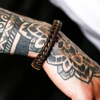 Präzisions-Wikingerarmband aus geflochtenem Leder Präzisions-Wikingerarmband aus geflochtenem Leder