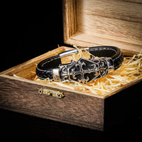 Wikingerarmband mit christlicher Gravur in Leder Wikingerarmband mit christlicher Gravur in Leder