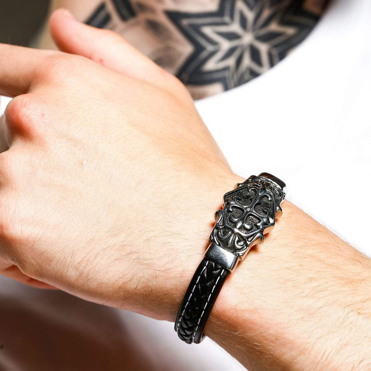 Wikingerarmband mit christlicher Gravur in Leder Wikingerarmband mit christlicher Gravur in Leder