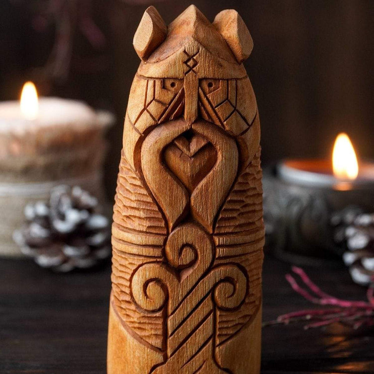 Holzstatue von Baldur Holzstatue von Baldur
