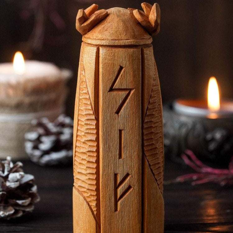 Holzstatue von Sif Holzstatue von Sif