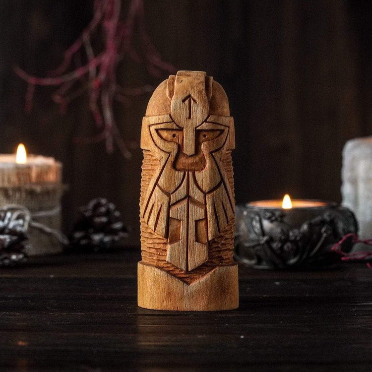 Holzstatue von Thor Holzstatue von Thor