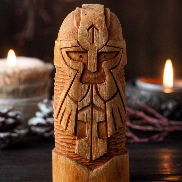 Holzstatue von Thor Holzstatue von Thor