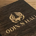 Holzkiste mit Gravur von Odin's Hall
