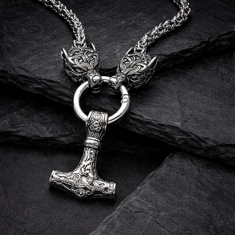 Kette mit der Kraft von Mjolnir und Schutz von Freki und Geri