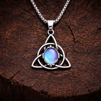 Collier Triquetra „Talisman der Weiblichkeit“ mit Mondstein