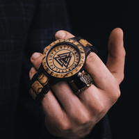 Uhr aus Holz Valknut - Odin's Hall