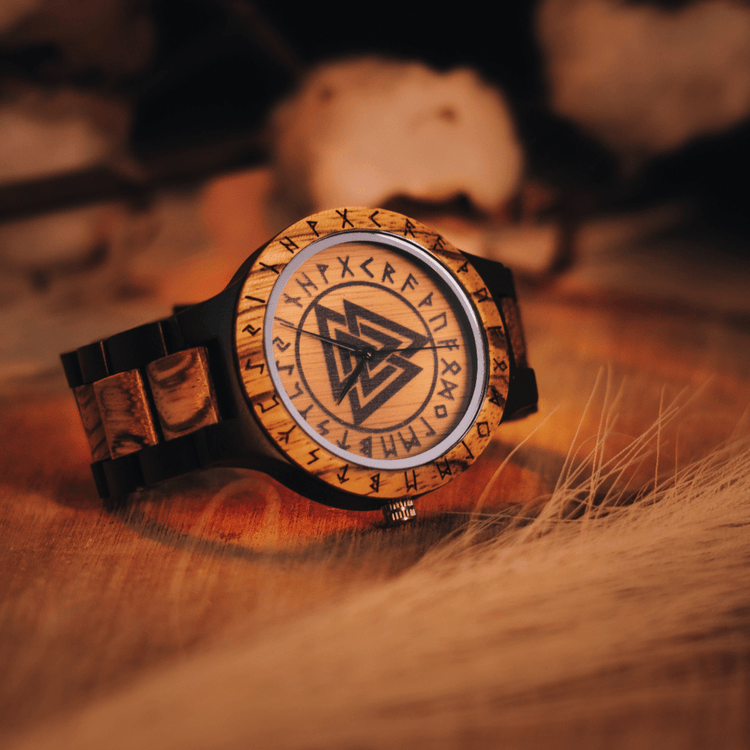 Uhr aus Holz Valknut - Odin's Hall