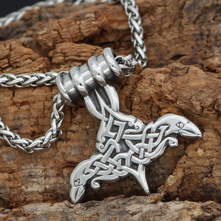 Collier Mjolnir en forme de corbeaux d'Odin